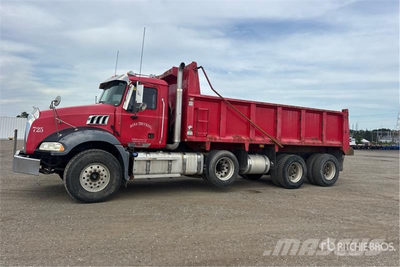 Mack GU813 Pašizgāzējs