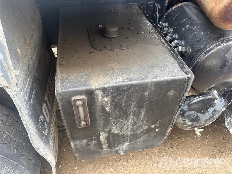 Mack GU813 傾卸式卡車