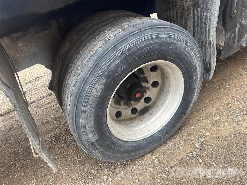 Mack GU813 傾卸式卡車