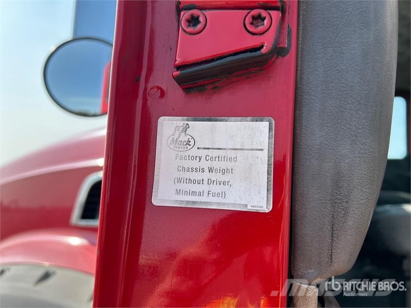 Mack GU813 傾卸式卡車