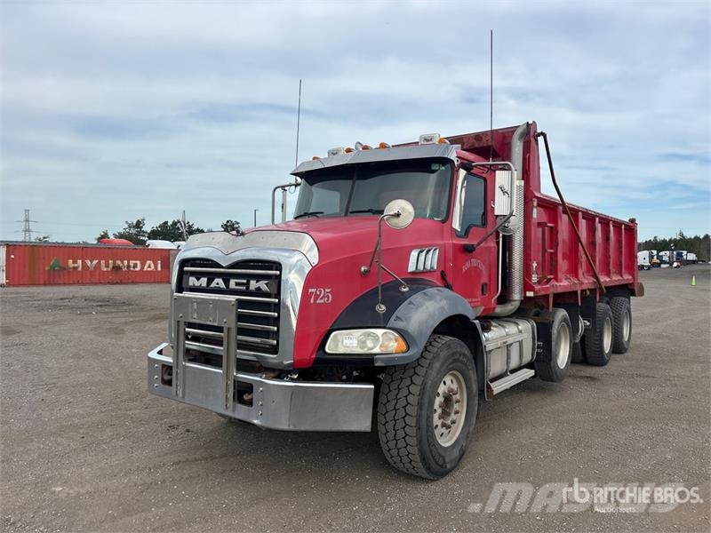 Mack GU813 Pašizgāzējs