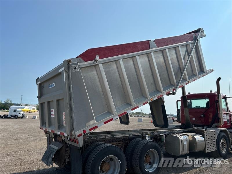 Mack GU813 傾卸式卡車