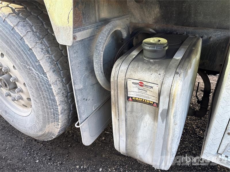 Mack GU813 Tipper trucks