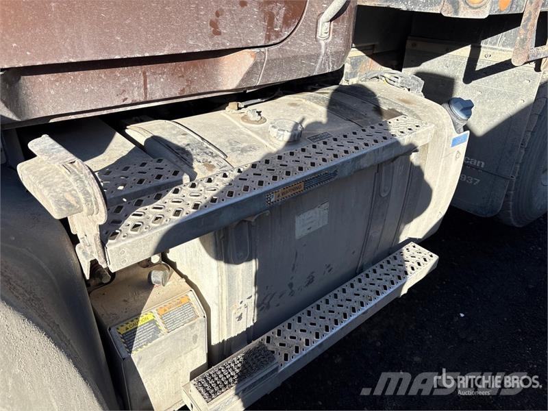 Mack GU813 Tipper trucks