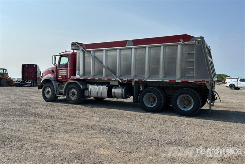 Mack GU813 傾卸式卡車