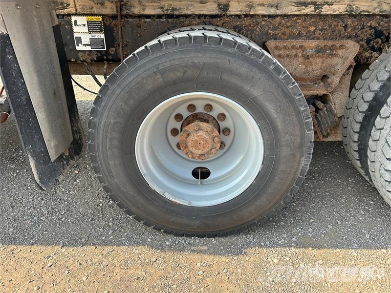 Mack GU813 傾卸式卡車