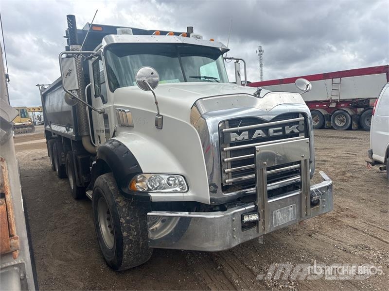 Mack GU813 傾卸式卡車