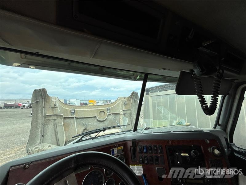 Mack GU813 傾卸式卡車