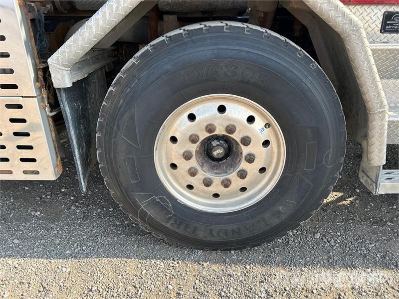 Mack GU813 傾卸式卡車