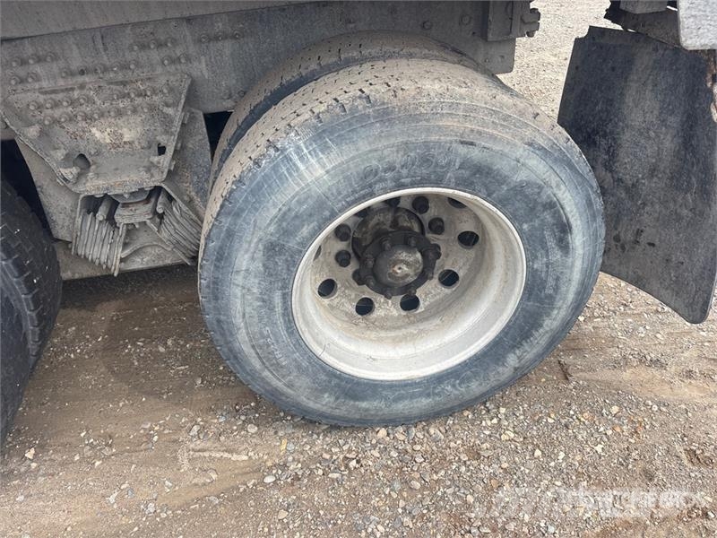 Mack GU813 傾卸式卡車