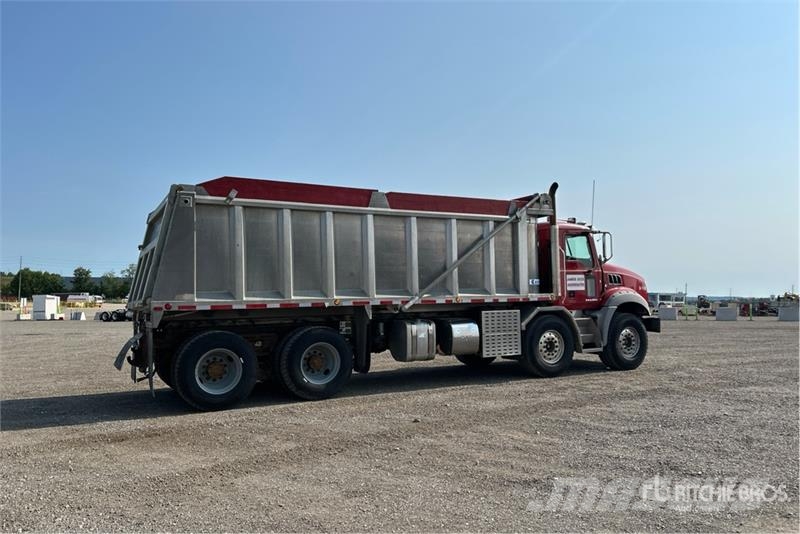 Mack GU813 傾卸式卡車