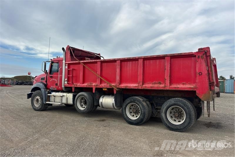 Mack GU813 Pašizgāzējs