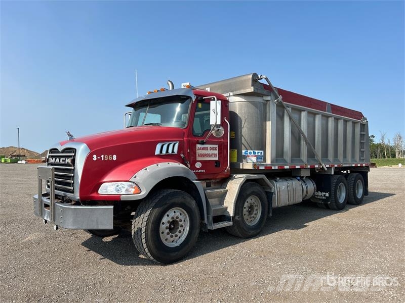 Mack GU813 傾卸式卡車