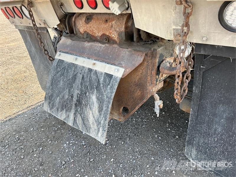 Mack GU813 傾卸式卡車