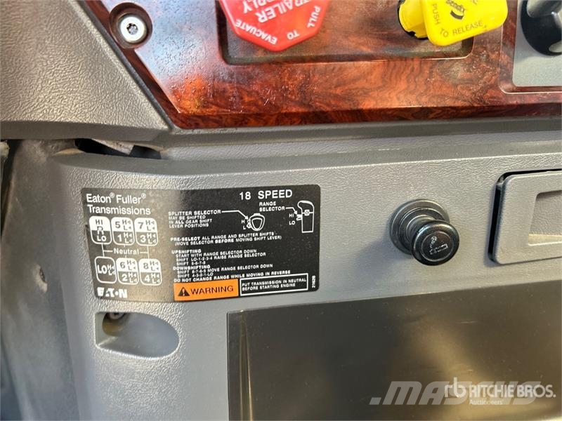 Mack GU813 傾卸式卡車