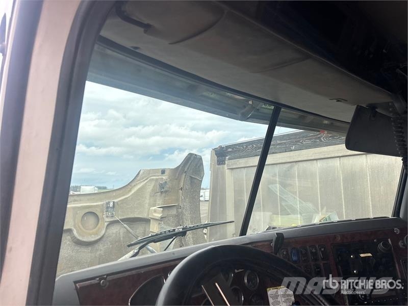 Mack GU813 傾卸式卡車