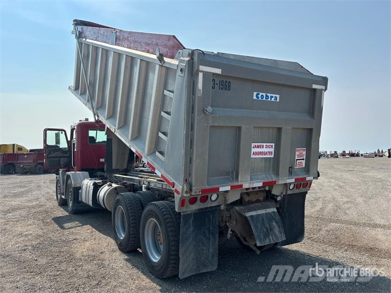 Mack GU813 傾卸式卡車