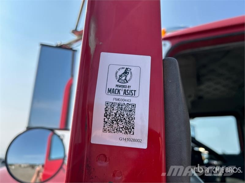 Mack GU813 傾卸式卡車