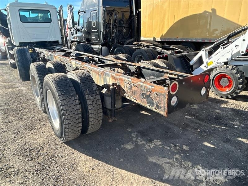 Mack GU813 6x4 Cab and Chassis Кабины