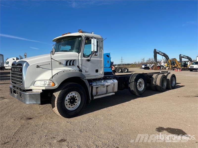 Mack GU813 6x4 Cab and Chassis Кабины