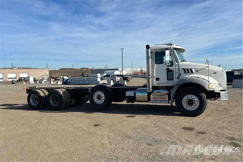 Mack GU813 6x4 Cab and Chassis Кабины