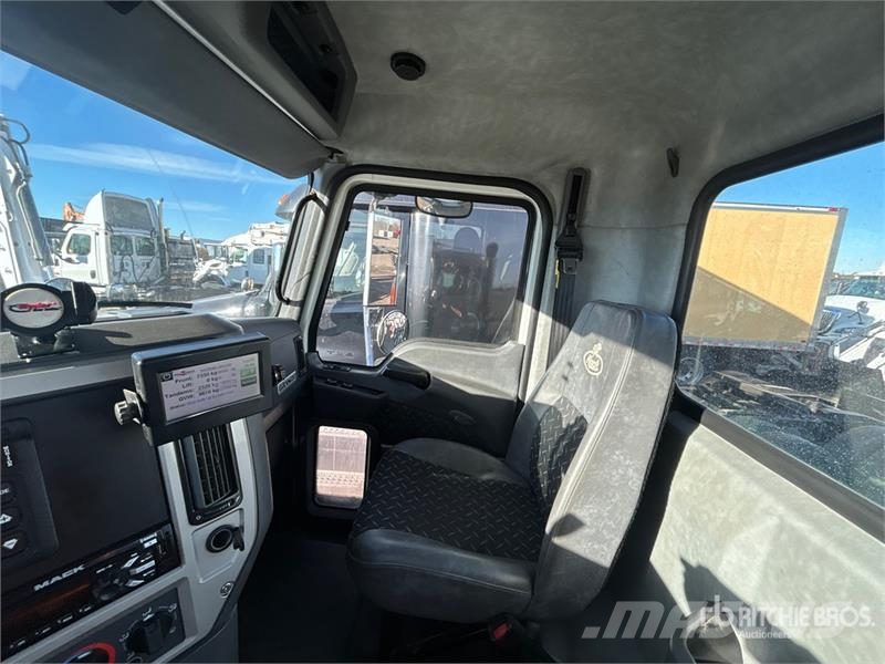Mack GU813 6x4 Cab and Chassis Кабины