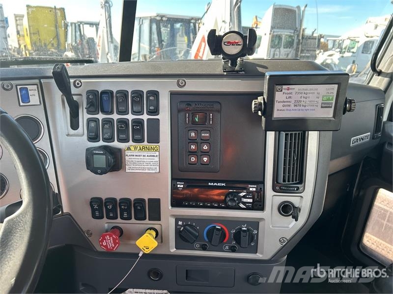 Mack GU813 6x4 Cab and Chassis Кабины
