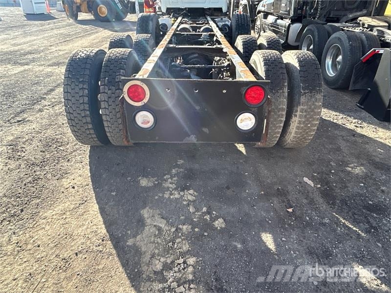 Mack GU813 6x4 Cab and Chassis Кабины