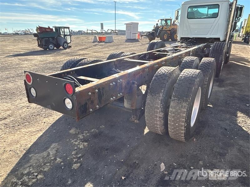 Mack GU813 6x4 Cab and Chassis Кабины