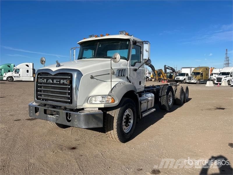 Mack GU813 6x4 Cab and Chassis Кабины