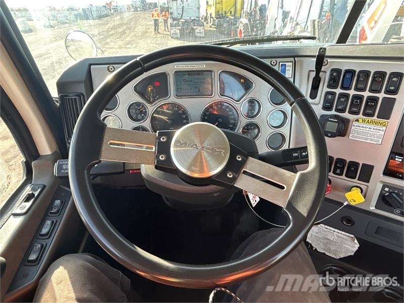 Mack GU813 6x4 Cab and Chassis Кабины