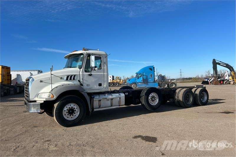 Mack GU813 6x4 Cab and Chassis Кабины