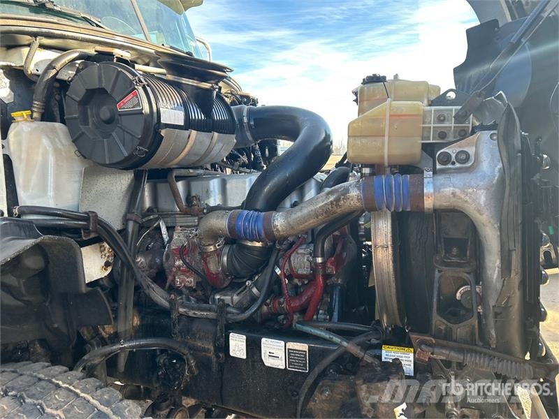 Mack GU813 6x4 Cab and Chassis Кабины