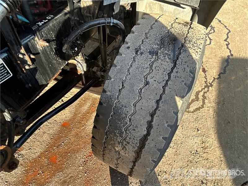 Mack GU813 6x4 Cab and Chassis Кабины