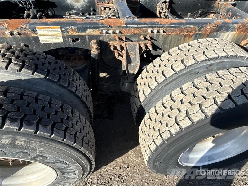 Mack GU813 6x4 Cab and Chassis Кабины