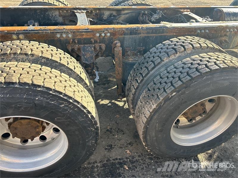Mack GU813 6x4 Cab and Chassis Кабины