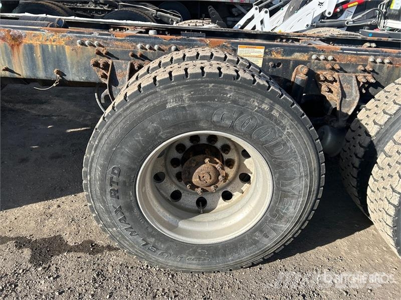 Mack GU813 6x4 Cab and Chassis Кабины