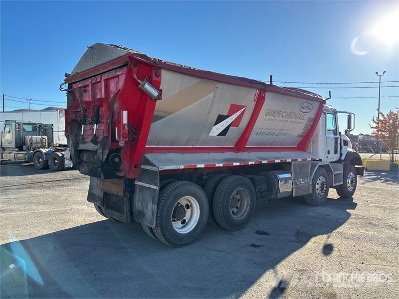 Mack GU813 8x4 Twin-Steer Live-Bottom Truck Other trucks
