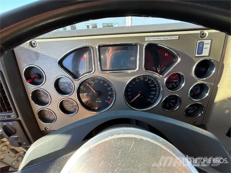 Mack GU813 8x4 Twin-Steer Live-Bottom Truck Other trucks