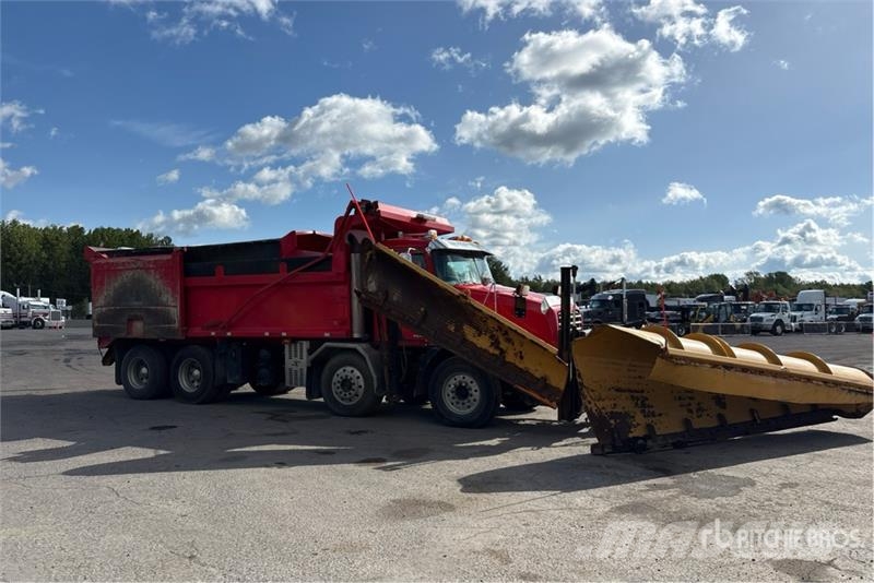 Mack GU813 8x4 Twin-Steer Snow Plow Truck 市政车