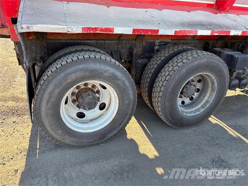 Mack GU813 8x4 Twin-Steer Live-Bottom Truck Other trucks