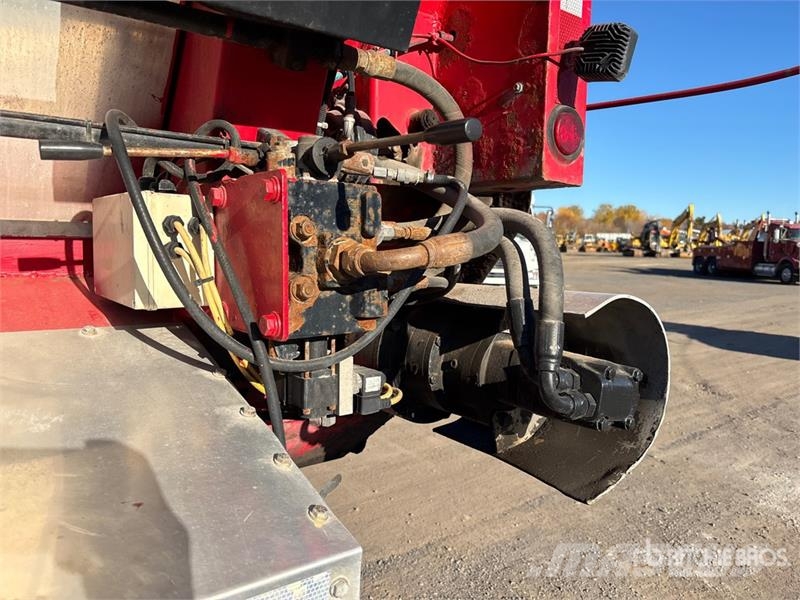 Mack GU813 8x4 Twin-Steer Live-Bottom Truck Other trucks
