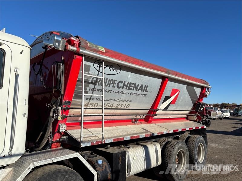 Mack GU813 8x4 Twin-Steer Live-Bottom Truck Other trucks