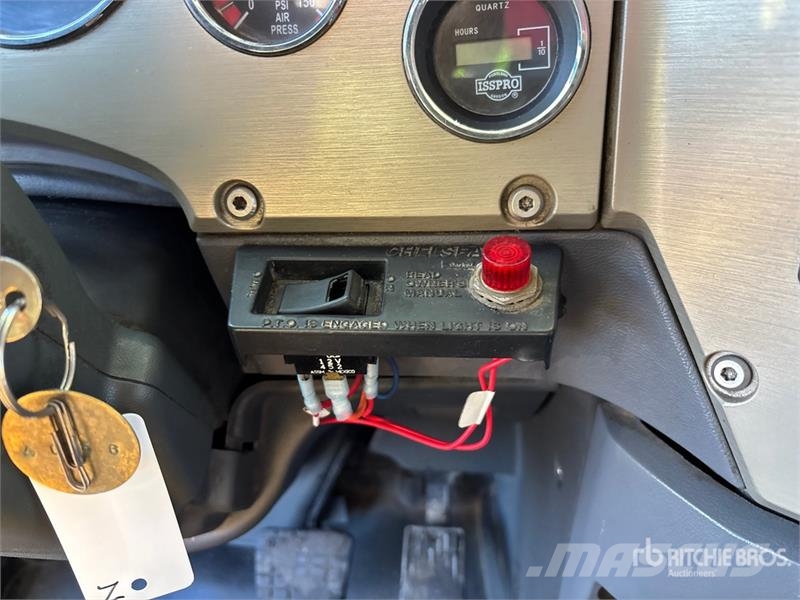 Mack GU813 8x4 Twin-Steer Live-Bottom Truck Other trucks