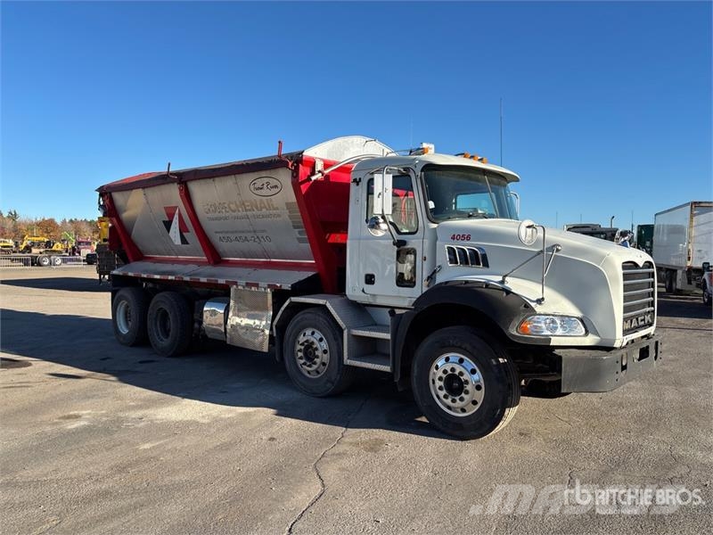 Mack GU813 8x4 Twin-Steer Live-Bottom Truck Other trucks