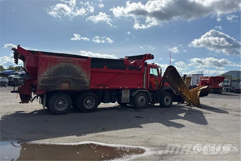 Mack GU813 8x4 Twin-Steer Snow Plow Truck 市政车