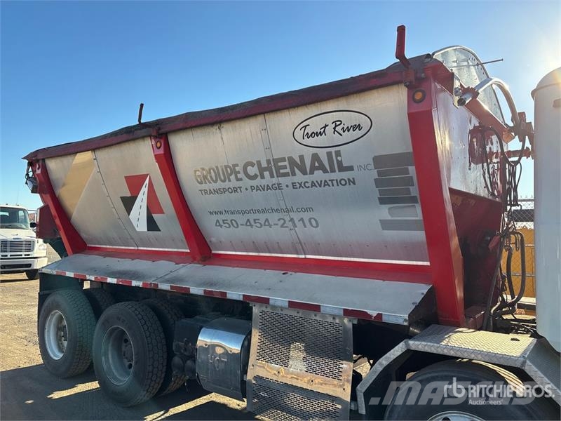 Mack GU813 8x4 Twin-Steer Live-Bottom Truck Other trucks