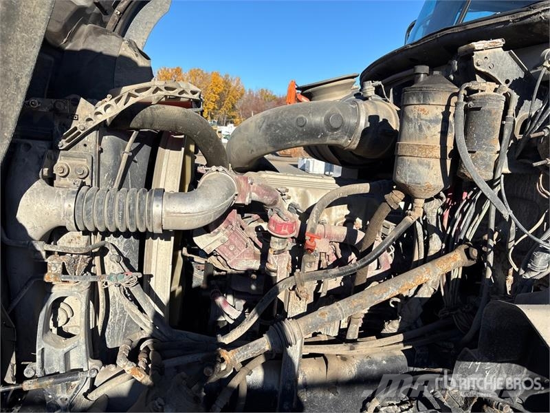 Mack GU813 8x4 Twin-Steer Live-Bottom Truck Other trucks