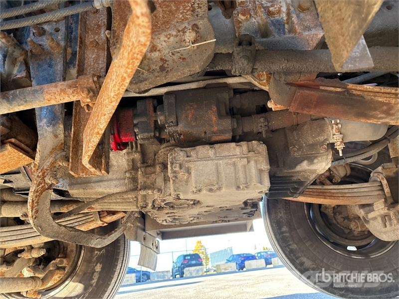 Mack GU813 8x4 Twin-Steer Live-Bottom Truck Other trucks