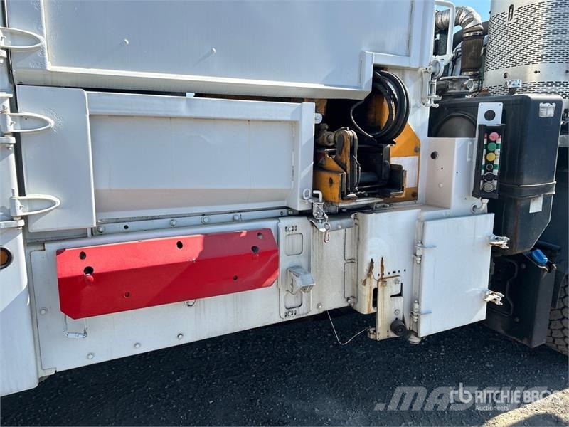 Mack LEU (TerraPro) 6x4 Side Loader Waste Collection Tr Camion dei rifiuti